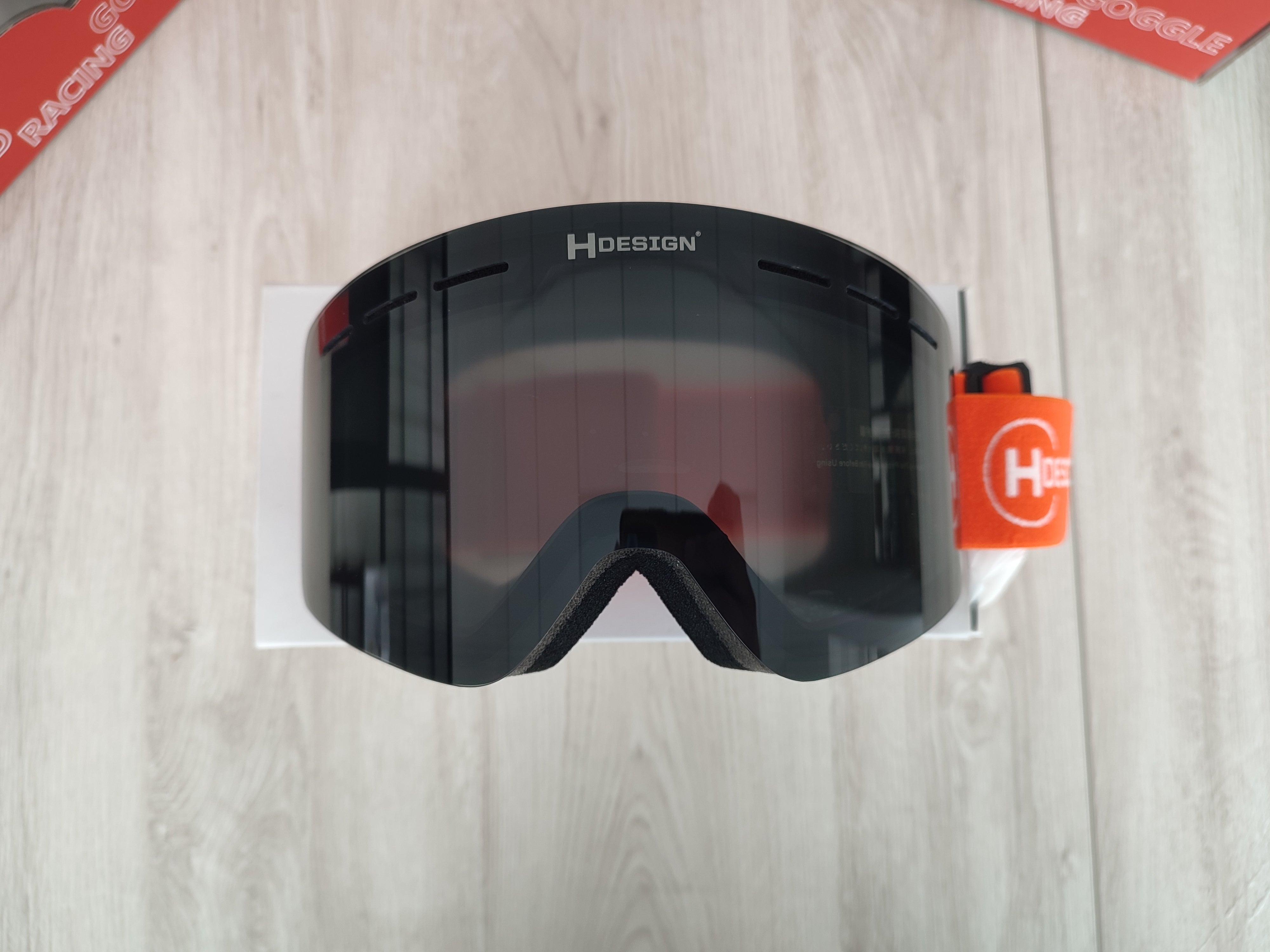 Imagen de accesorio Hdesign para UTV, RZR y X3, compatible con Polaris y Can-Am, incluyendo goggles, guantes y whips para rutas y expediciones offroad