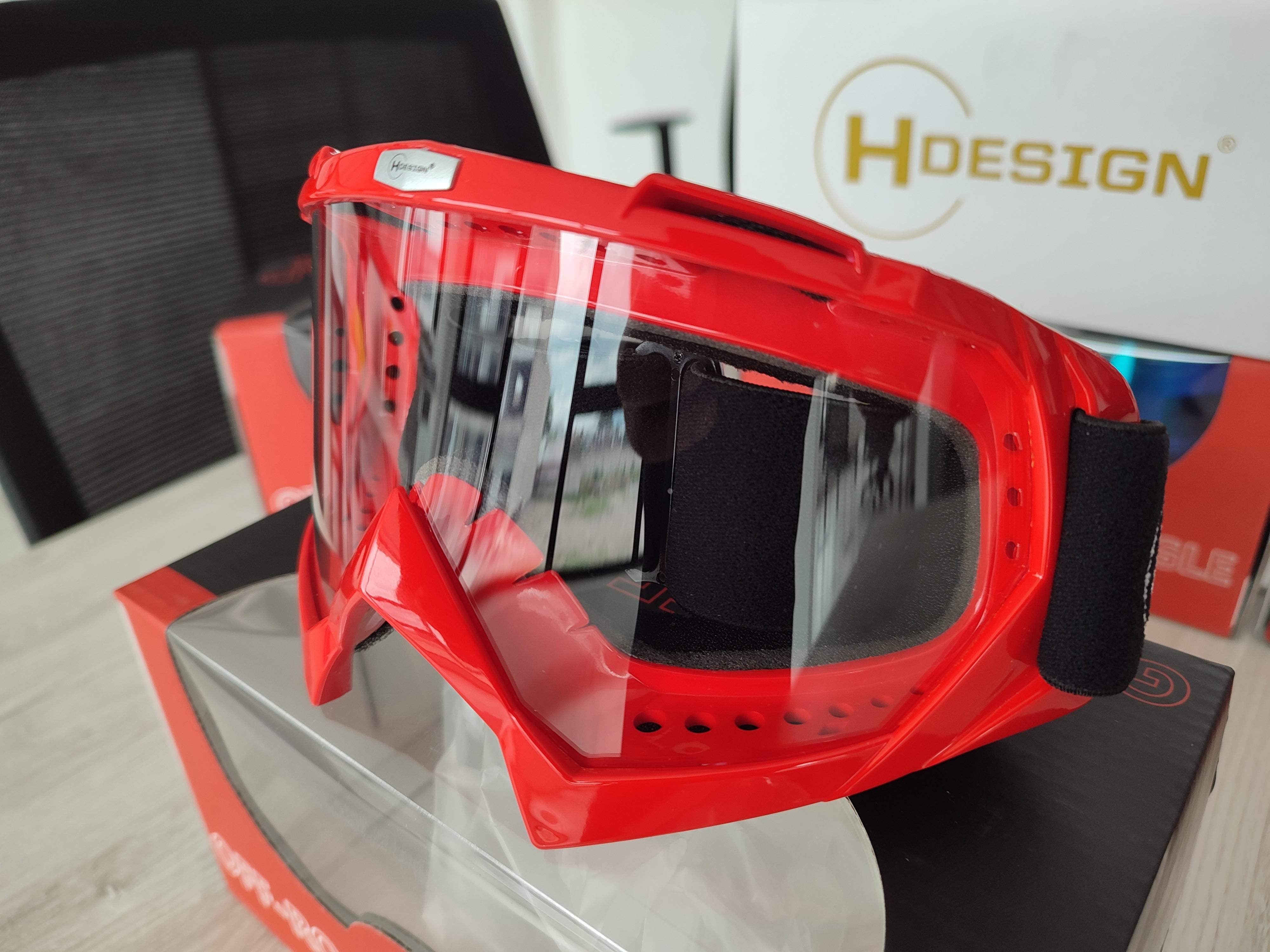 Imagen de accesorio Hdesign para UTV, RZR y X3, compatible con Polaris y Can-Am, incluyendo goggles, guantes y whips para rutas y expediciones offroad