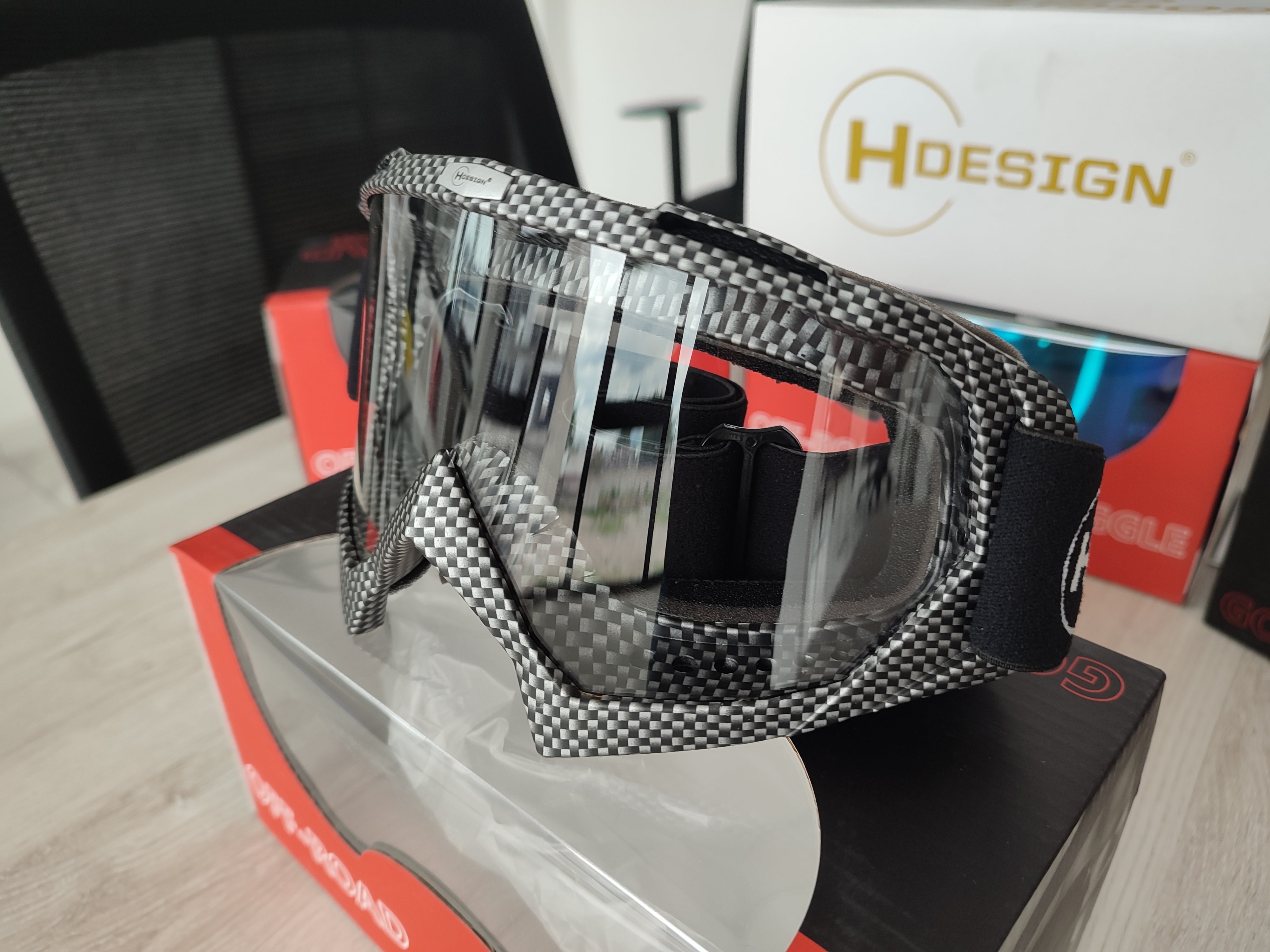 Imagen de accesorio Hdesign para UTV, RZR y X3, compatible con Polaris y Can-Am, incluyendo goggles, guantes y whips para rutas y expediciones offroad