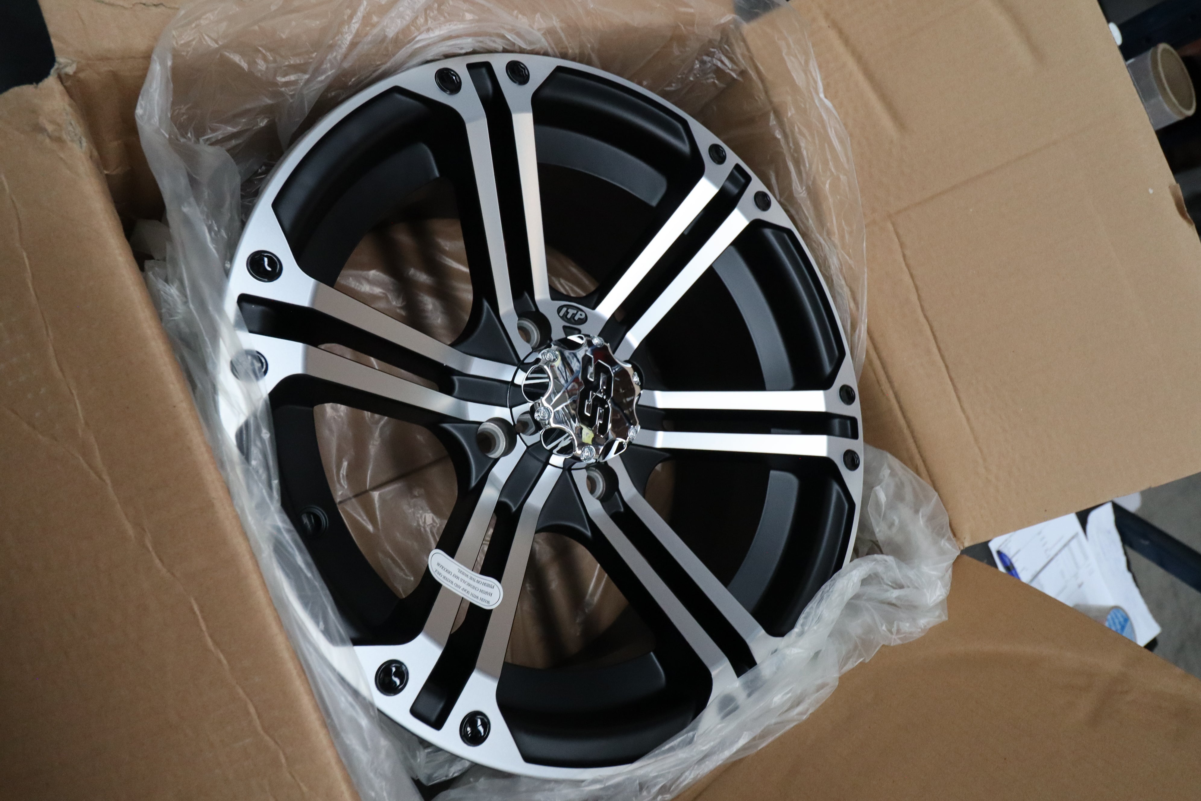 Imagen de llantas ITP Tires para UTV, RZR y X3, optimizadas para terrenos 4x4, offroad, Polaris y Can-Am, ideales para rutas todoterreno