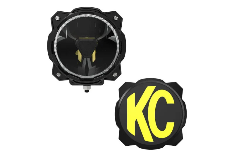 Imagen de luces offroad KC Hilites para UTV, RZR y X3, compatibles con Polaris y Can-Am, perfectas para rutas 4x4 y expediciones todoterreno