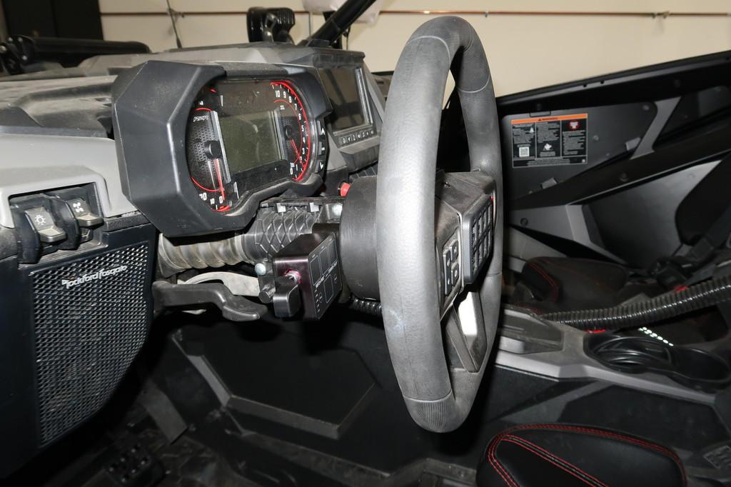 Imagen de panel de control Switch Pros para UTV, RZR y X3, compatible con Polaris y Can-Am, mejora la funcionalidad de accesorios eléctricos offroad
