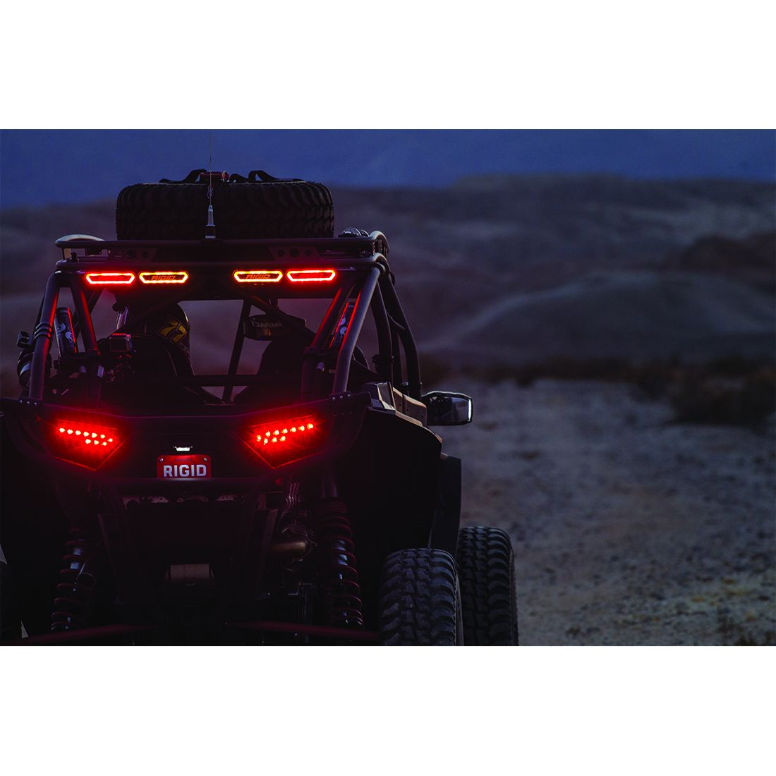 Imagen de luces LED Rigid Industries para UTV, RZR y X3, compatibles con Polaris y Can-Am, resistentes para rutas 4x4 y expediciones offroad