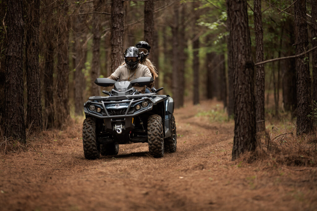Imagen de llantas ITP Tires para UTV, RZR y X3, optimizadas para terrenos 4x4, offroad, Polaris y Can-Am, ideales para rutas todoterreno