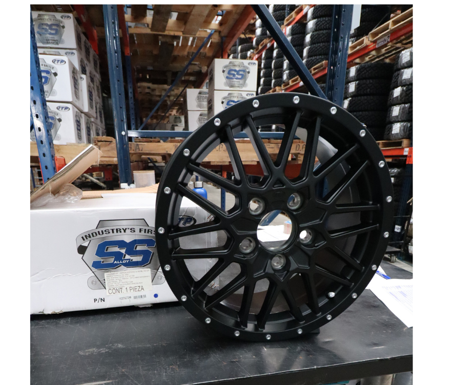 Imagen de llantas ITP Tires para UTV, RZR y X3, optimizadas para terrenos 4x4, offroad, Polaris y Can-Am, ideales para rutas todoterreno