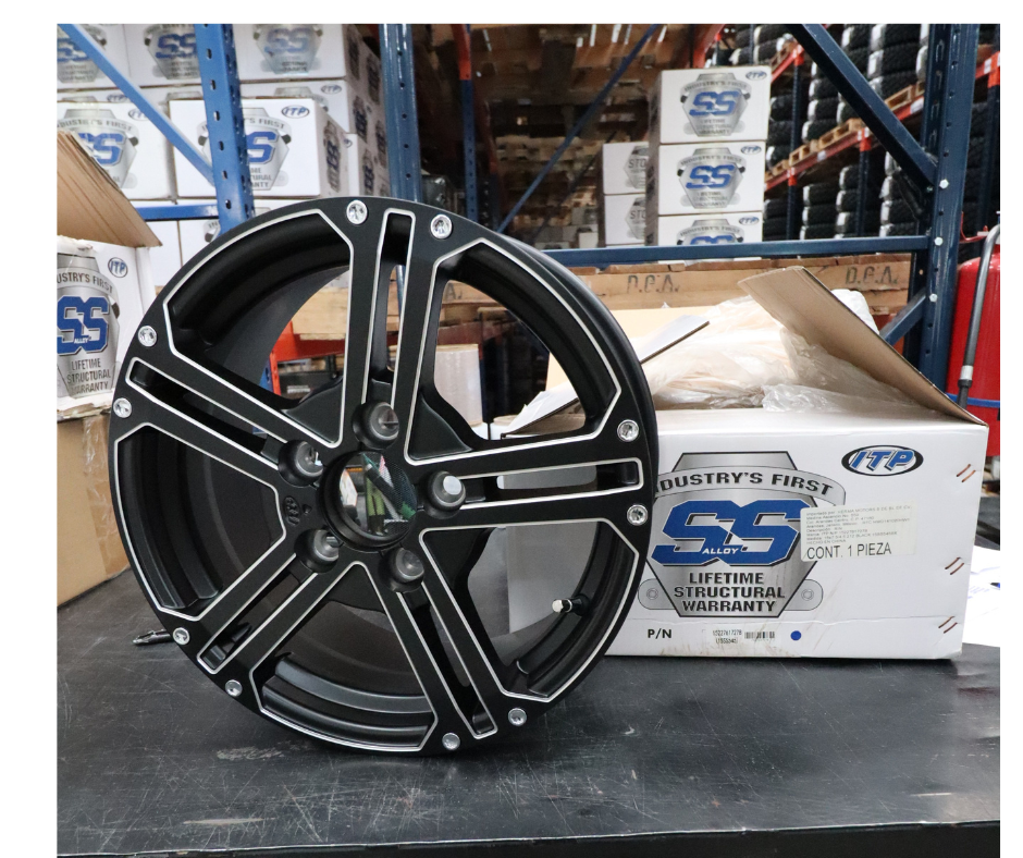 Imagen de llantas ITP Tires para UTV, RZR y X3, optimizadas para terrenos 4x4, offroad, Polaris y Can-Am, ideales para rutas todoterreno