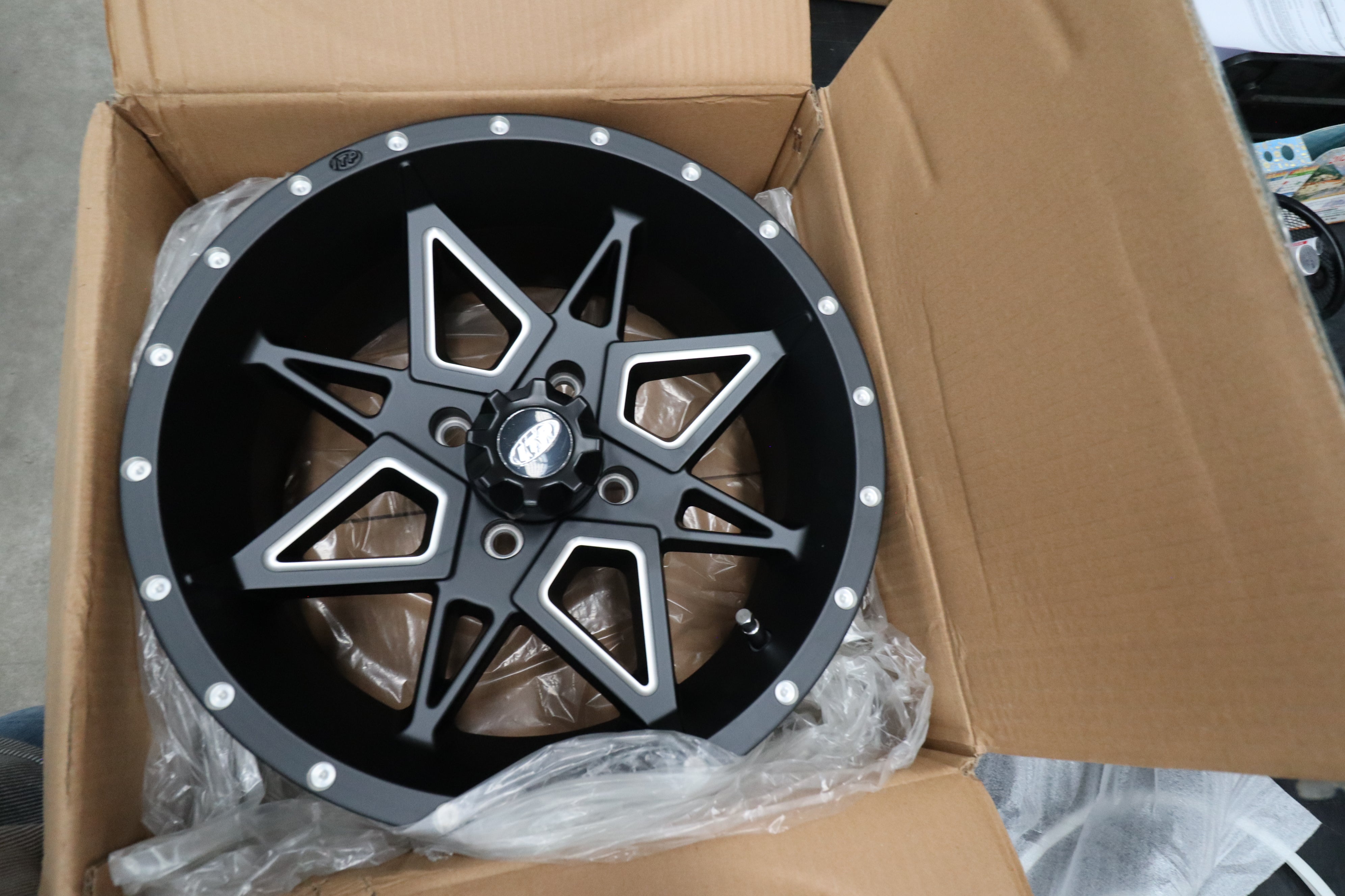 Imagen de llantas ITP Tires para UTV, RZR y X3, optimizadas para terrenos 4x4, offroad, Polaris y Can-Am, ideales para rutas todoterreno